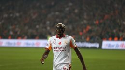Victor Osimhen İstanbul'a Geri D&ouml;nd&uuml;!