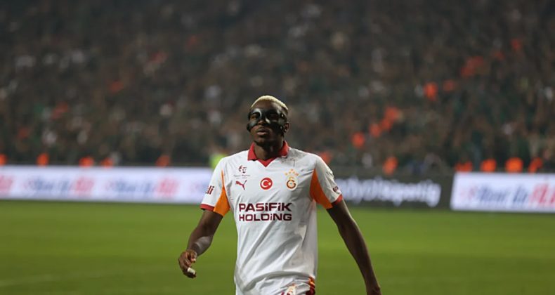 Victor Osimhen İstanbul'a Geri D&ouml;nd&uuml;!