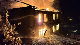 Yangın: İki Katlı Ahşap Ev Alev Alev Yandı