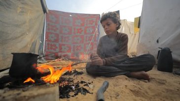 Yaşamla &Ouml;l&uuml;m Arasında