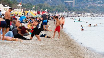 Yazın Esintileri: Kasım Ayında Denize Girenler | Deniz Suyu Sıcaklığı Havanın &Uuml;st&uuml;nde