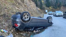 Yedigöller'de Gizli Buzlanma Tehlikesi: Araç Ters Döndü, 2 Kişi Yaralı