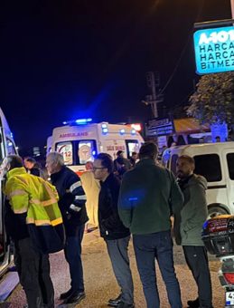 Yolun Karşısına Geçmeye Çalışan Adama Motosiklet Çarptı: Yaralılar Var