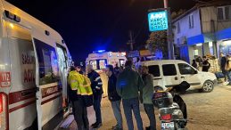 Yolun Karşısına Ge&ccedil;meye &Ccedil;alışan Adama Motosiklet &Ccedil;arptı: Yaralılar Var