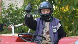 Y&ouml;netmelik ile Zorunluluk Geldi! Tarlada Yeni D&ouml;nem: &Ccedil;ift&ccedil;i Mehmet Amca, Ekipmanlarıyla İşe Girdi