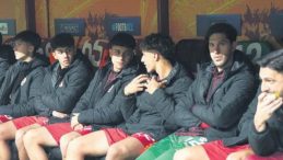 Yusuf Demir Kesik Yedi, Kul&uuml;bede 6 Gen&ccedil; Oturdu