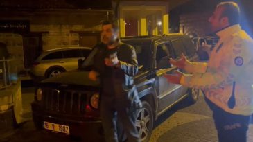 'Bana 50 santimden fazla yaklaşmayın, herkesi ararım' diyen alkoll&uuml; s&uuml;r&uuml;c&uuml; g&ouml;zaltına alındı