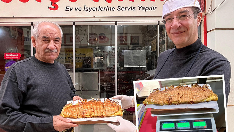 'Yiyen g&uuml;n boyu tok oluyor' | 600 liraya satılan tostun gramajı ve i&ccedil;eriği merak konusu