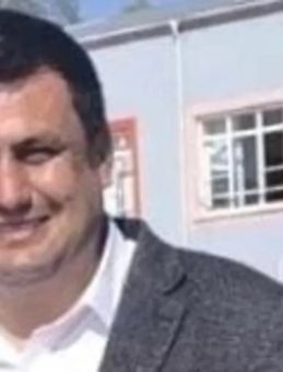 12 Yaşındaki &Ouml;ğrenci, Okul M&uuml;d&uuml;r&uuml;n&uuml; T&uuml;fekle Vurdu