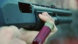 12 Yaşındaki &Ouml;ğrenci Okul M&uuml;d&uuml;r&uuml;n&uuml; T&uuml;fekle Yaraladı