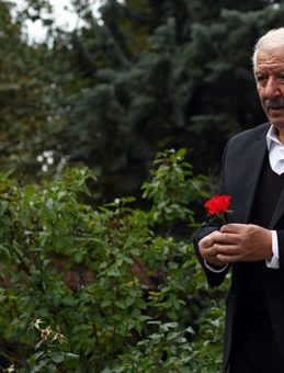 1990 Model Arabasıyla Her Hafta Aynı Yola &Ccedil;ıkıyor: Sebebi Y&uuml;rek Burkuyor