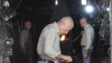 200 Yıldır Aynı Aile Tarafından S&uuml;rd&uuml;r&uuml;l&uuml;yor! 'Eğer Bu Meslek &Ouml;l&uuml;rse Bir Daha Geri Gelmez'