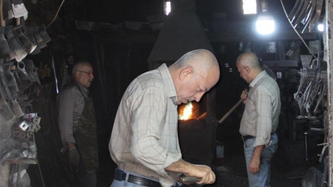 200 Yıldır Aynı Aile Tarafından S&uuml;rd&uuml;r&uuml;l&uuml;yor! 'Eğer Bu Meslek &Ouml;l&uuml;rse Bir Daha Geri Gelmez'