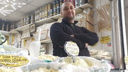 3 Kuşaktır Peynircilik Yapan Esnaf, Kaliteli Peynir Anlama Yöntemlerini Anlattı