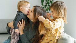 300 bin bebeğe doğum yardımı