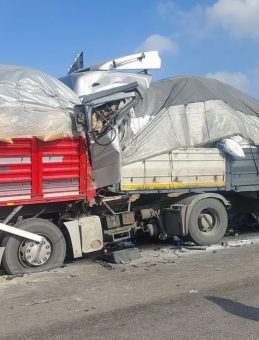 4 TIR Zincirleme Kazaya Karıştı: 1 Kişi Hayatını Kaybetti, 2 Kişi Yaralandı