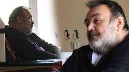 5 Yıldır Evden &Ccedil;ıkamıyor: 300 Kiloya Ulaşan Engin Akbadal'ın Zor Hayatı