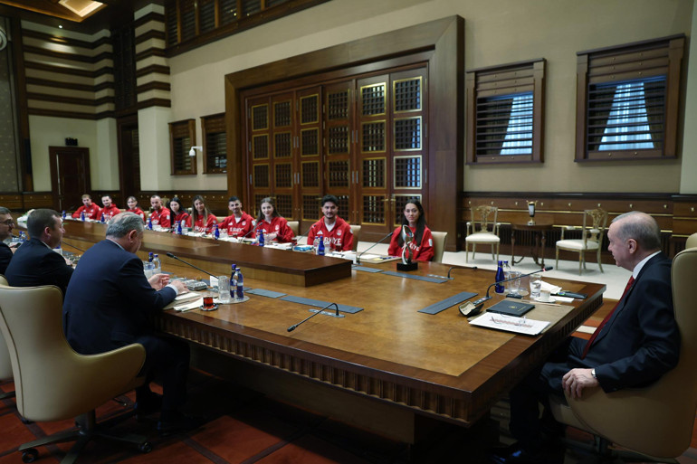 Sporcular ile Cumhurbaşkanı Erdoğan görüşmede