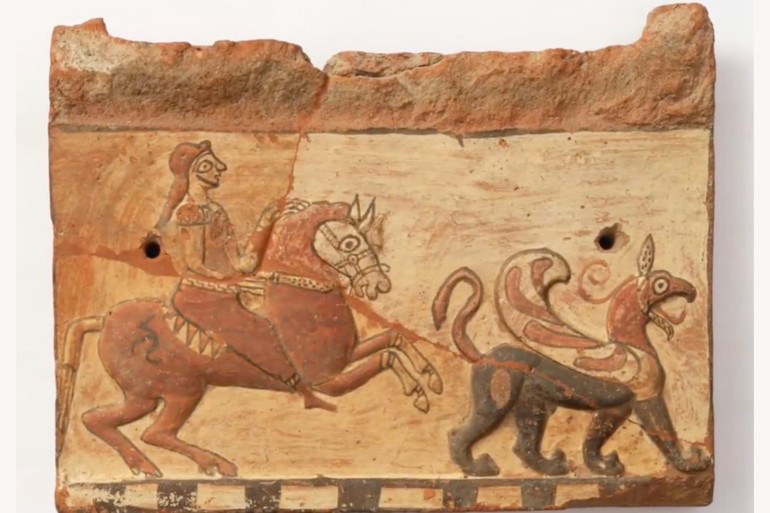 Başmelek Mikail tasvirli sütun başı