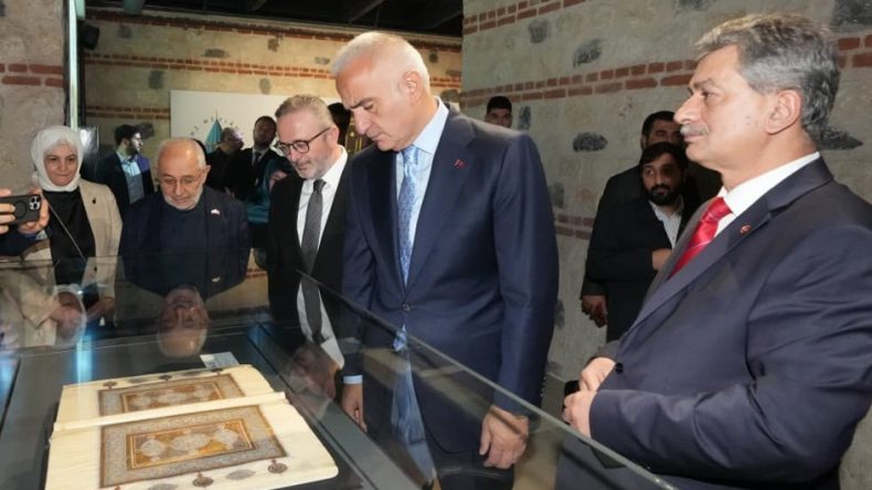 700 Yıllık Yazma Eserler İstanbul'da Bir Araya Geldi