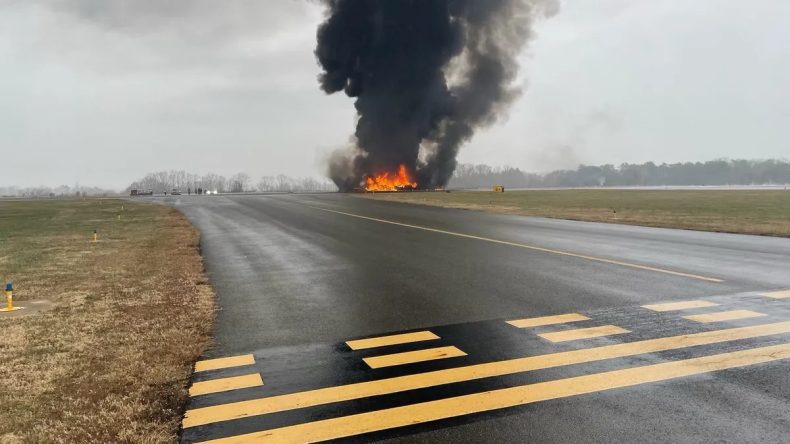 ABD'de Uçak İniş Sırasında Düştü! Çok Sayıda Can Kaybı Var