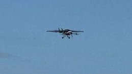 ABD&rsquo;de Şaşırtıcı U&ccedil;ak Kazası: Seyir Halindeki Araca &Ccedil;arptı