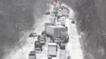 ABD&rsquo;de Şok Eden Trafik Kazası: 45 Ara&ccedil; &Ccedil;arpıştı