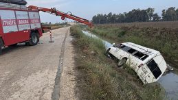 Adana'da Feci Kaza: Tarım İş&ccedil;ilerini Taşıyan Minib&uuml;s Sulama Kanalına Devrildi, Yaralılar Var