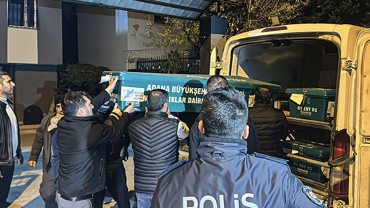 Adana'da İki &Ccedil;ocuğunu &Ouml;ld&uuml;ren Babanın İntiharı