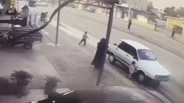 Adana&rsquo;da Korkun&ccedil; Kaza: K&uuml;&ccedil;&uuml;k &Ccedil;ocuğa Kamyonet &Ccedil;arptı!