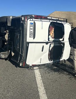 Adıyaman'da Korkutucu Kaza: Yolcu Minibüsü ve Otomobil Çarpıştı, 5 Yaralı
