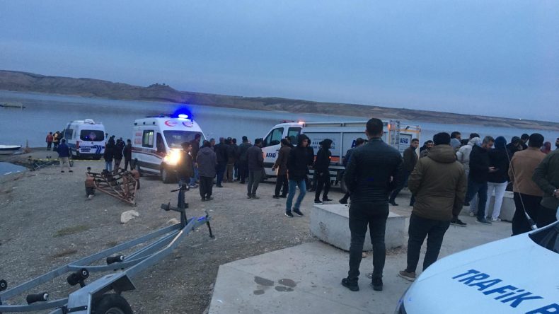 Adıyaman'da Tekne Alabora Oldu; 4 Kişi Kurtarıldı, 1 Kişi Aranıyor