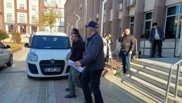 Adliye Önünde Şok Eden Olay: Eşini Bıçaklayan Koca Tutuklandı!