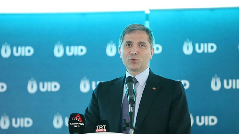 AK Parti Genel Başkan Yardımcısı Sırakaya'dan &Ouml;zel'e tepki: "Şikayet etmeyi siyaset sanan anlayış CHP'de gelenek haline geldi"