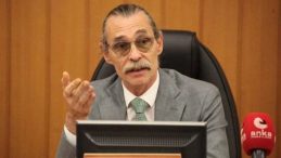 AK Parti'den CHP'li Erdal Beşik&ccedil;ioğlu'na Sert Tepki: Film Setinde Geziyor!