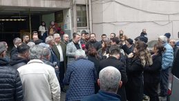 AK Partili Başdaş: Biz geldik pankart gitti