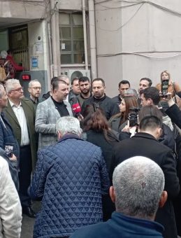 AK Partili Başdaş: Biz geldik pankart gitti