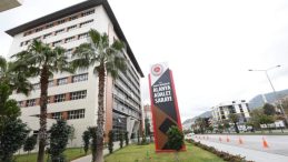 Alanya'da Otomobil Alırken Dolandırıcılık Kurbanı Oldu