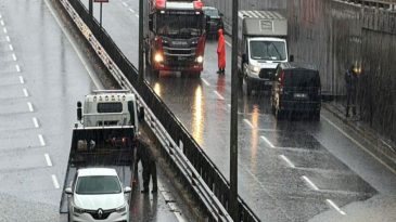 Alanya'da Sağanak Sonrası Alt Ge&ccedil;itte Mahsur Kalan 8 Kişi Kurtarıldı