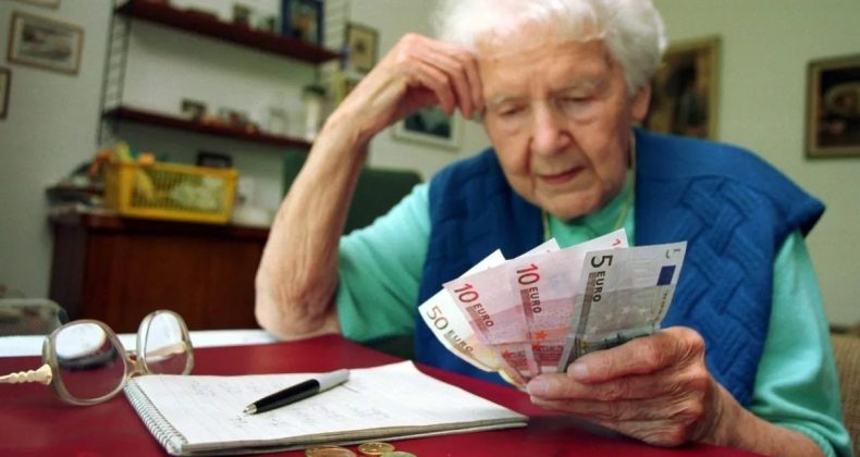 Almanya&rsquo;da Devlet Gelirinin &Uuml;&ccedil;te Biri Emeklilere &Ouml;deniyor
