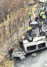 Alt Yola Devrilen Kamyonet 3 Kişiyi Hayattan Kopardı