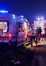 Amasya'da İki Otomobil Kafa Kafa &Ccedil;arpıştı: 8 Yaralı