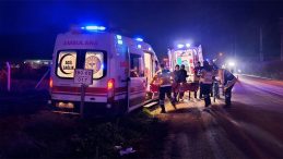 Amasya'da İki Otomobil Kafa Kafa &Ccedil;arpıştı: 8 Yaralı