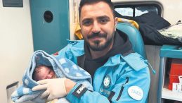 Ambulansta Doğum Ger&ccedil;ekleşti, Minik Oğluna ATT'nin Adını Verdi