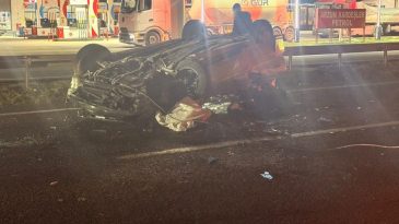 Ankara-Eskişehir yolunda korkun&ccedil; kaza! Otomobil tıra &ccedil;arptı, 1 &ouml;l&uuml;, 3 yaralı