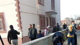 Ankara'da Apartman Dairesinde Yangın: 4 Kişi Dumandan Etkilendi!