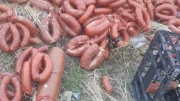 Ankara'da Boş Araziye Atılmış Et &Uuml;r&uuml;nleri Bulundu