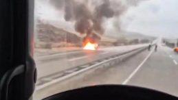 Ankara'da Seyir Halindeki Ara&ccedil; Yangın &Ccedil;ıkardı