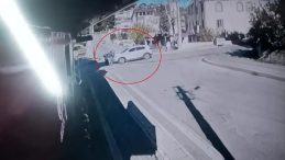 Antalya'da Kontrols&uuml;z Ge&ccedil;iş Kazası: Motosikletli Yayaya &Ccedil;arpıldı!