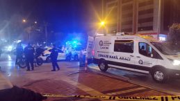 Antalya'da metrelerce s&uuml;r&uuml;klenen motosiklet s&uuml;r&uuml;c&uuml;s&uuml; feci şekilde can verdi